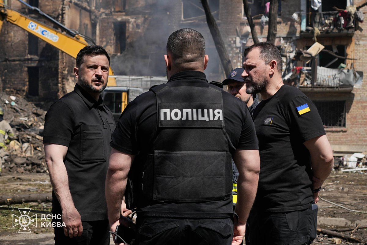 Зеленський: Росія вдарила по Києву, є загиблі й десятки поранених
