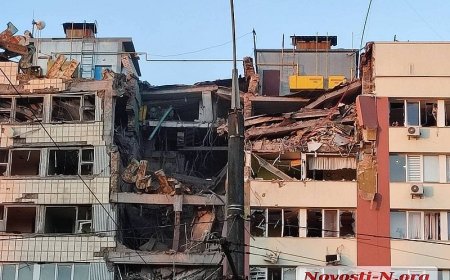 У Миколаєві дрони пошкодили адмінбудівлю
