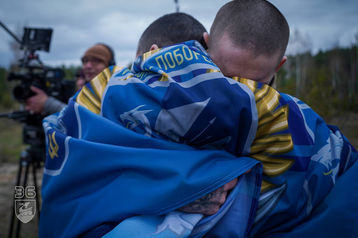 Українські морпіхи повернулися з полону напередодні Великодня