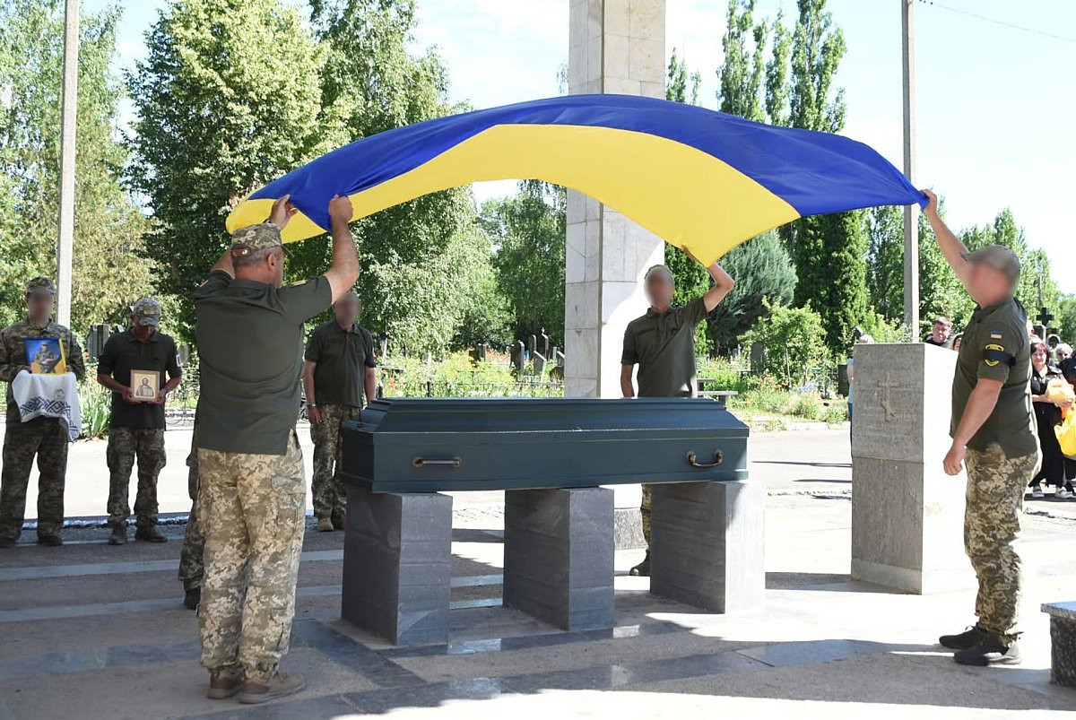 На Миколаївщині попрощалися з сержантом Сергієм Рябошапкою