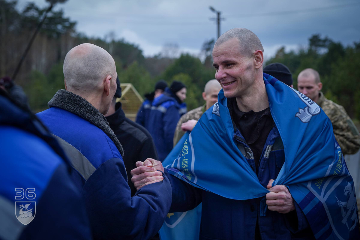 Українські морпіхи повернулися з полону напередодні Великодня