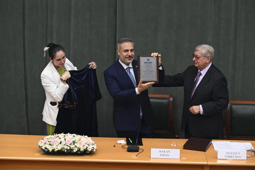  Хакан Фідан отримав почесний докторат MGIMO і зустрівся з Путіним