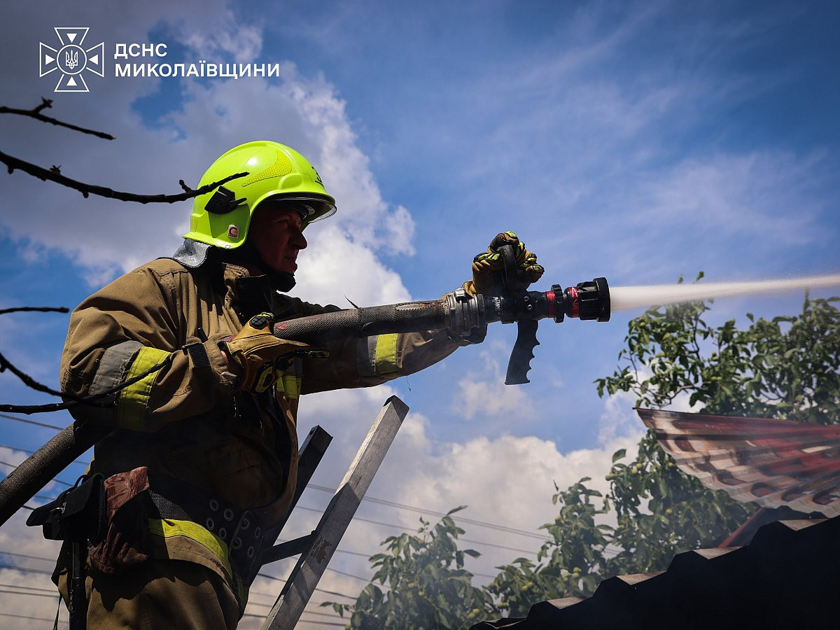 У Миколаєві горіла дача: пенсіонер зазнав опіків, вогонь локалізували