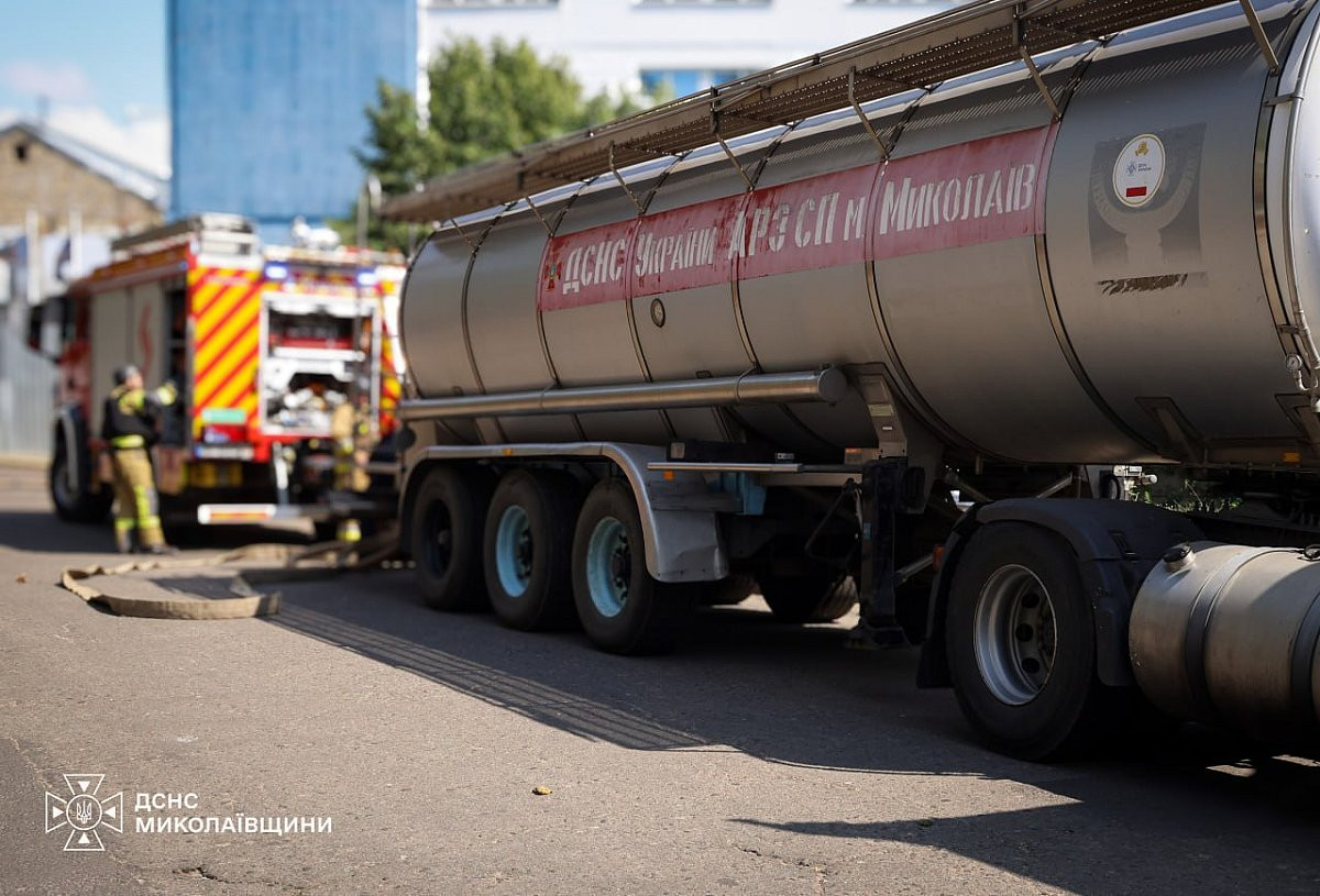 У Миколаєві ліквідували пожежі після атаки РФ: четверо поранених