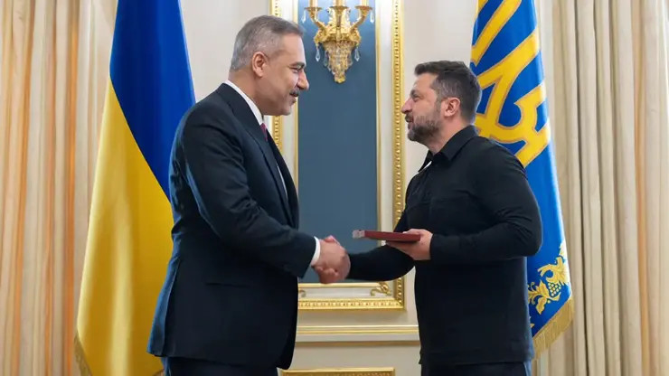 Зеленський нагородив Хакана Фідана та обговорив відновлення переговорів