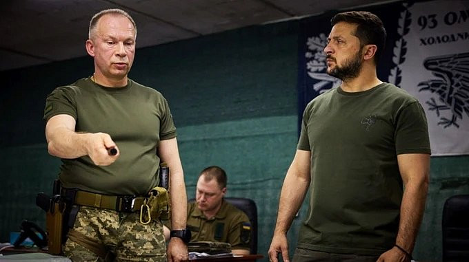 FT: Зеленський розглядає звільнення Сирського з посади головкома
