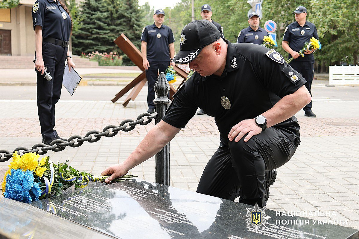 У Миколаєві вшанували поліцейських, які загинули на службі