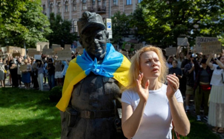 В Україні протестують проти відставки Федорова з Міноборони