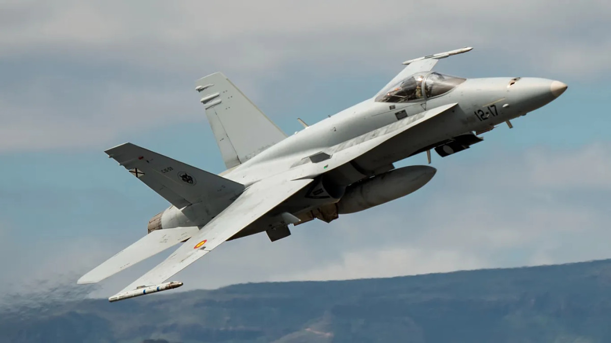 НАТОвські F-18 збили невідомий дрон біля кордону Румунії з Молдовою