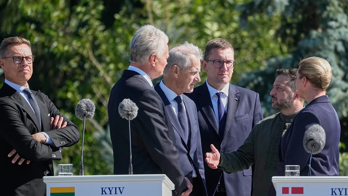 Західні лідери в Києві, Україна атакує російські центри Ozon
