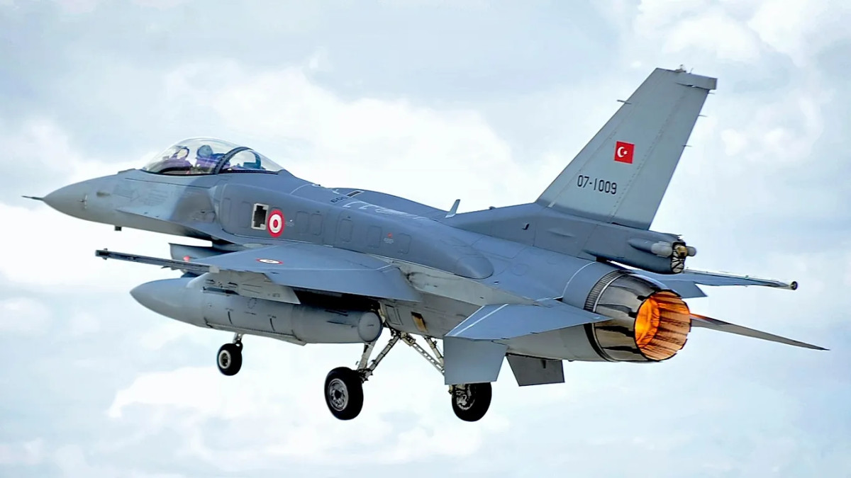 НАТО збило дрон над Латвією: у повітря підняли турецькі F-16