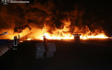 Росія вдарила по складу Sandora під Миколаєвом — ЗМІ повідомили про пожежу
