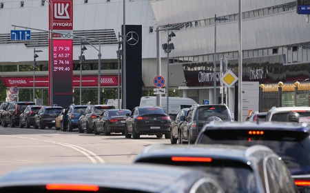 Росія знову стикається з дефіцитом пального через удари України по НПЗ