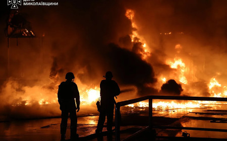 Повторні атаки заважали гасити пожежу після удару на Миколаївщині