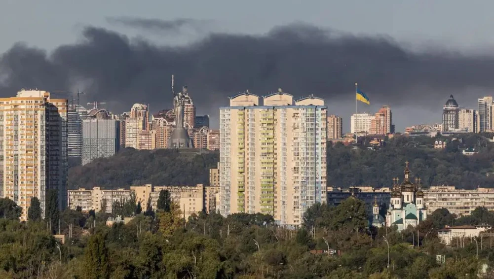 Росія весь день атакувала Київ: дрон влучив у багатоповерхівку