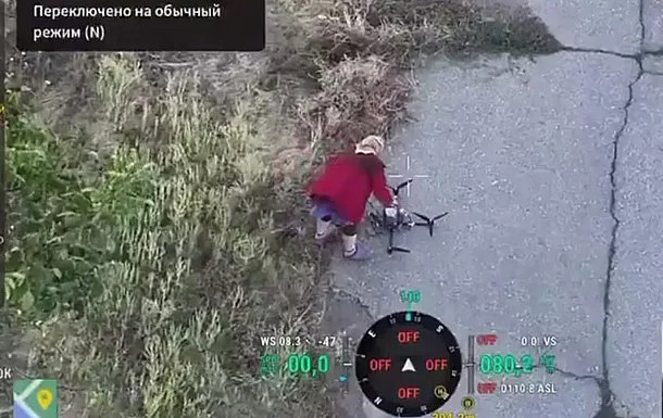 Літня українка голіруч зняла котушку з російського FPV-дрона
