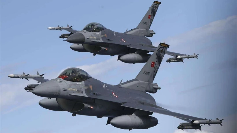 Турецькі F-16 піднялися через російські літаки: сигнал НАТО