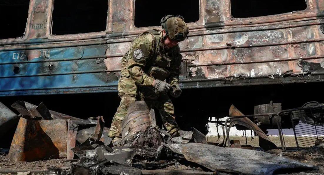 Росія вночі атакувала залізницю, склади і житло в Україні