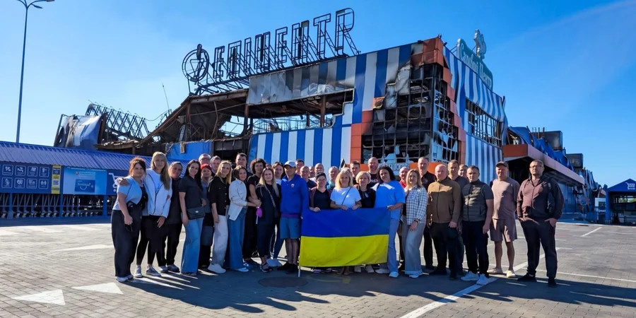 У Миколаєві працівники «Епіцентру» майже добу рятували ТЦ після атак