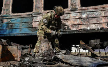 Росія вночі атакувала залізницю, склади і житло в Україні