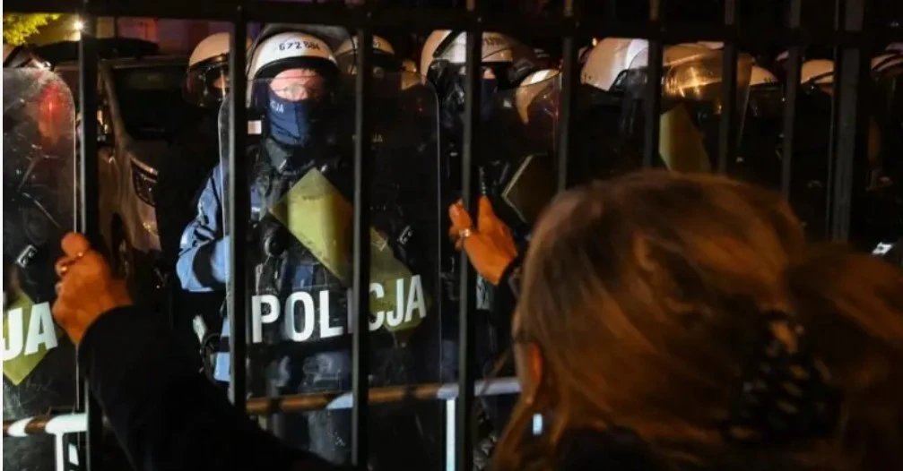 Криза в Конституційному трибуналі Польщі: Навроцький повернув літак