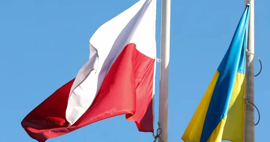 Польща спростувала призупинення військової допомоги Україні через рік УПА
