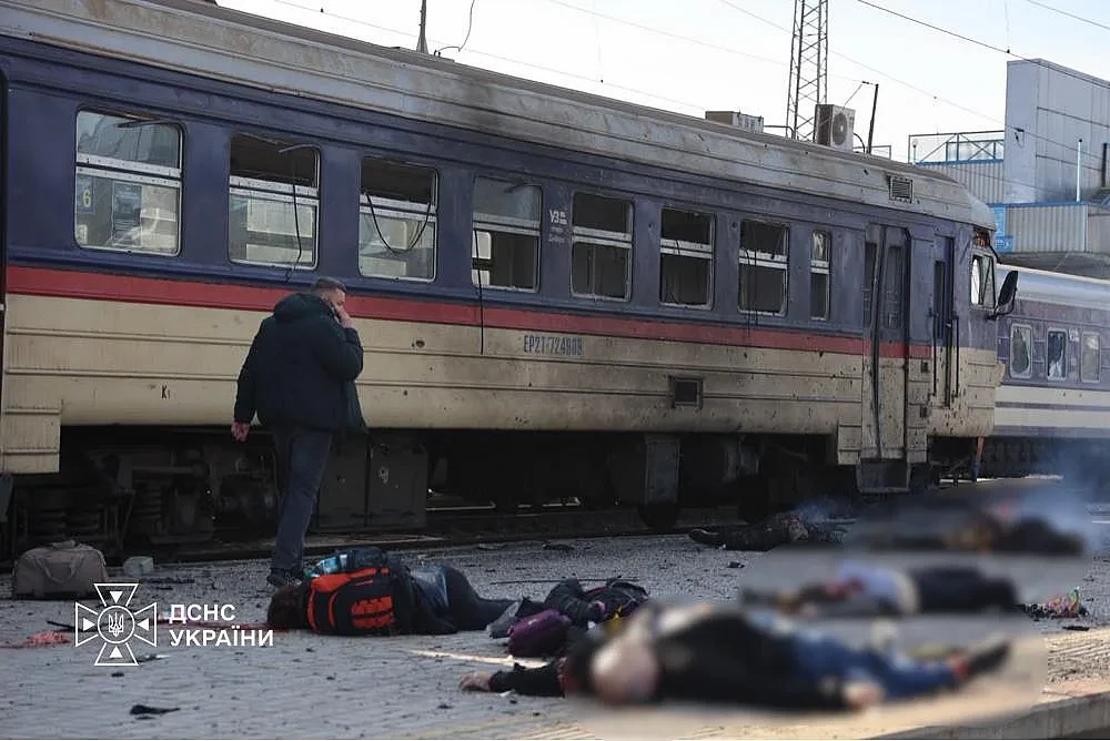 Росія вдарила по перону вокзалу Дніпра: 13 загиблих, 10 поранених